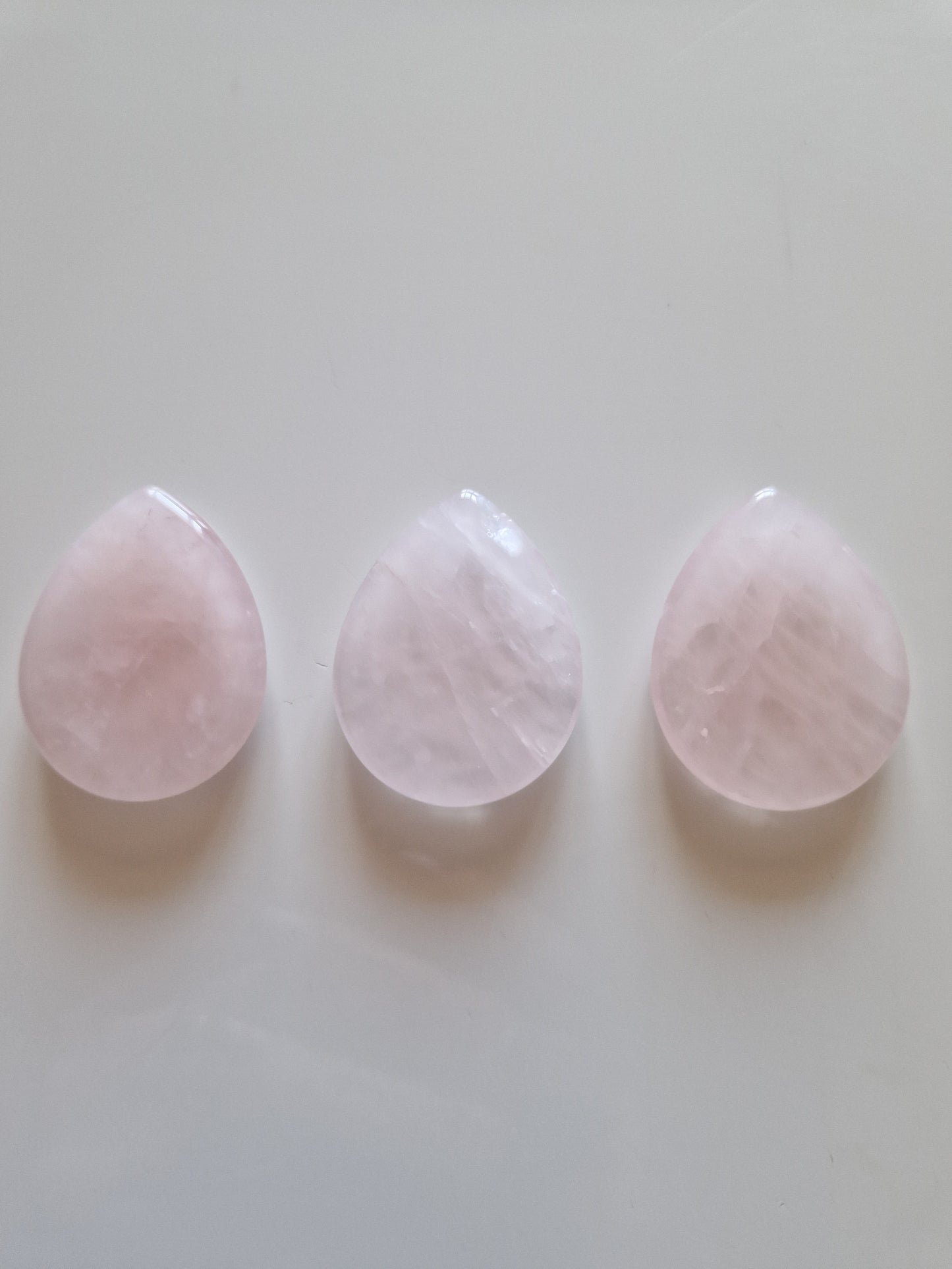 Galet Anti stress en Quartz Rose- forme goutte